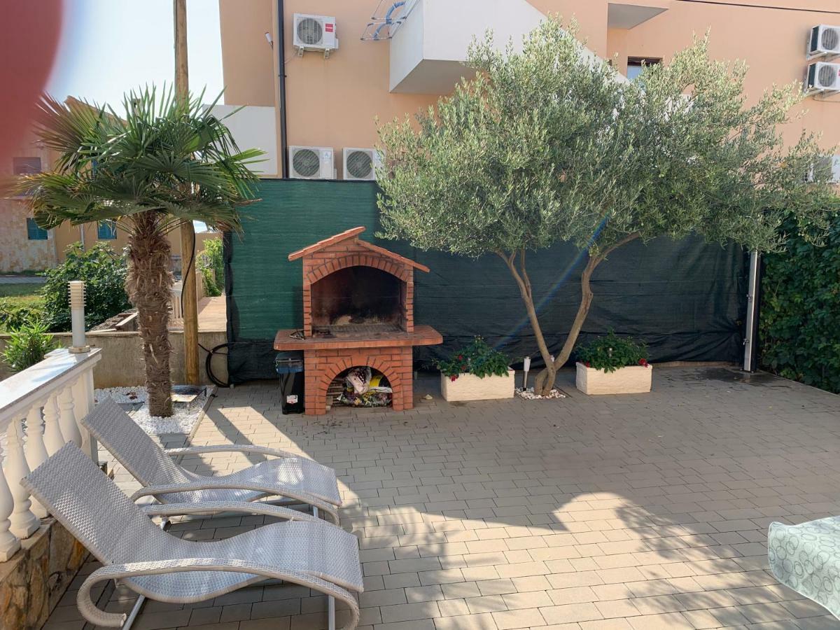 Apartman Petra 1 Vir Exterior foto