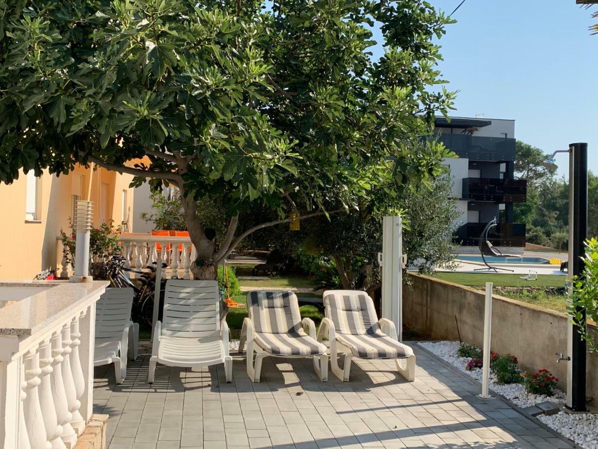 Apartman Petra 1 Vir Exterior foto